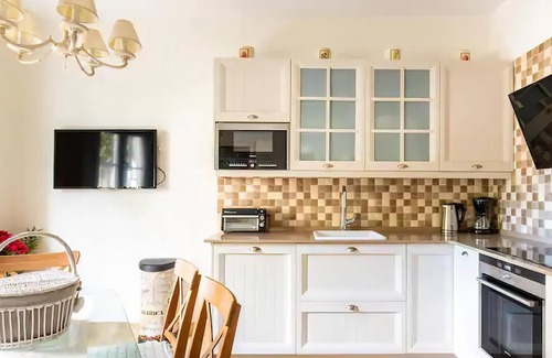 Sitges Town Center Cottage | Sitges Spaces Beach House- 4 Bedroom/3 bathroom/Jacuzzi- Sleeps up to 9