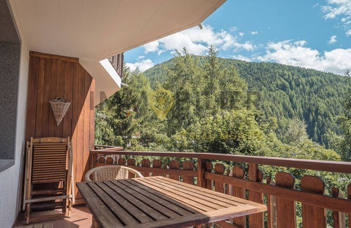 Saint-Luc Apartment | Situé au pied des pistes, à 2 minutes à pied du vieux village et directement en face du funiculaire.
