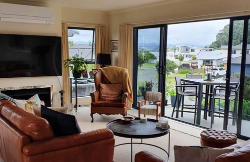Ohope House | Situated in a quiet location close to harbour and beach.