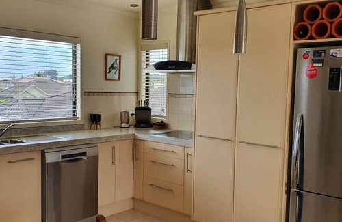 Ohope House | Situated in a quiet location close to harbour and beach.