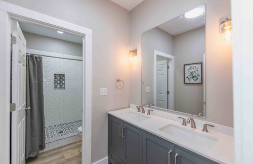 Bakerton Cottage | Situated on the banks of the Cumberland River minutes away Lake Cumberland