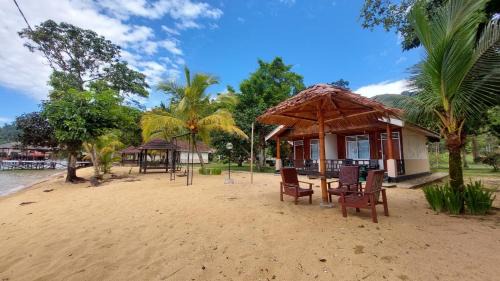 Toinasa Hotel | Siuri Cottages & Restaurant