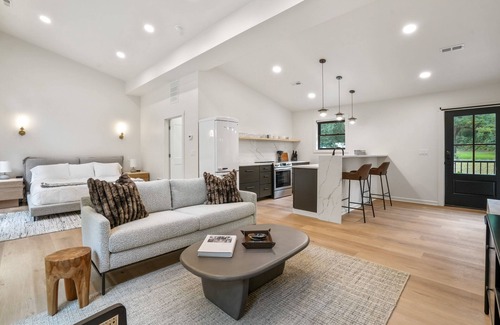 McArthur Cabin | Siverly Haus | Pond View | Modern | New