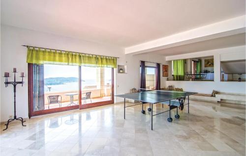 Orasac House | Six-Bedroom Holiday Home In Orasac