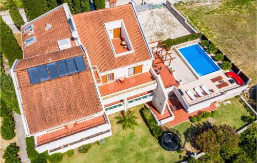 Orasac House | Six-Bedroom Holiday Home In Orasac