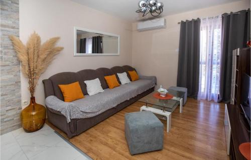 Kremena House | Six-Bedroom Holiday Home In Klek