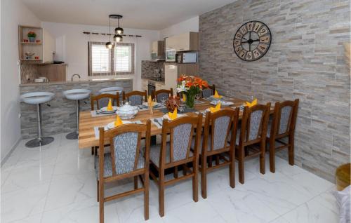 Kremena House | Six-Bedroom Holiday Home In Klek