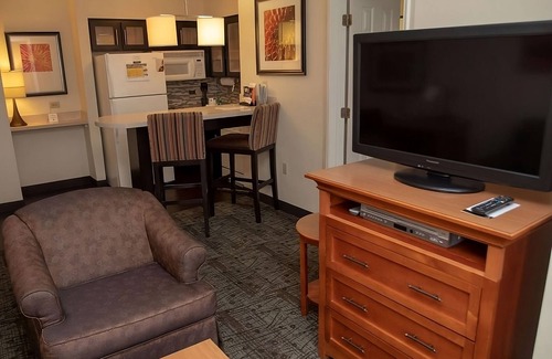 Vance Jackson Apartment | Six Flags Fun! Spacious Unit with Full Kitchen! Outdoor Pool Open Year-Round!
