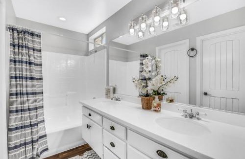 Castaic Apartment | Six Flags Getaway - Peaceful Retreat with Pool