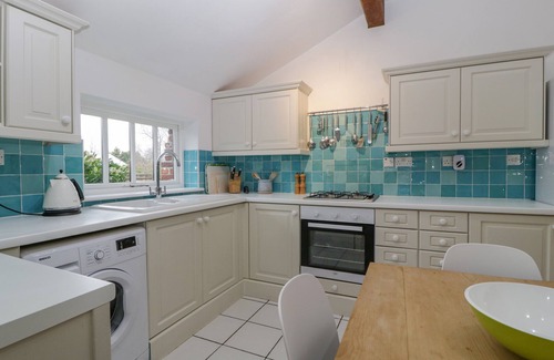 East Knighton Cottage | SIX HORSE BARN, family friendly, with a garden in Winfrith Newburgh