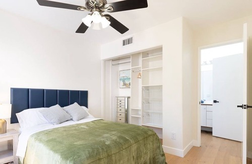 Valencia House | SIX step FLAG