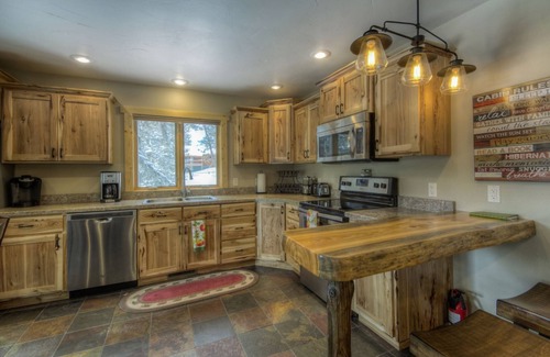 Lead Cabin | Sixteen Spoke Lodge - close to the slopes!