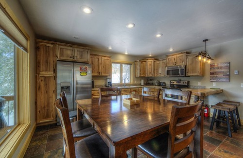Lead Cabin | Sixteen Spoke Lodge - close to the slopes!
