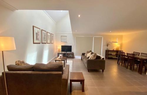 Broadwater Villa | SixtySix at Cape View