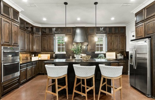 Fort Worth House | Sizzle & Soak: HotTub w/Outdoor Kitchen + Grill