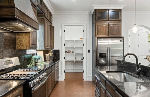 Fort Worth House | Sizzle & Soak: HotTub w/Outdoor Kitchen + Grill