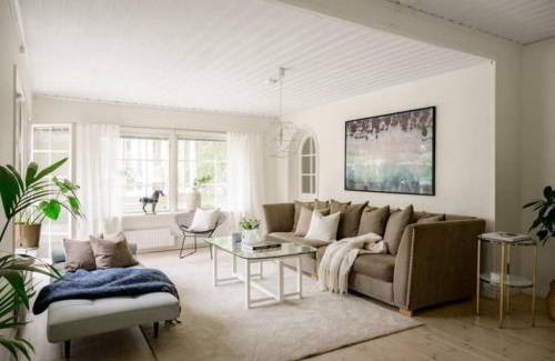 Saltsjo Boo Apartment | Sjögläntan