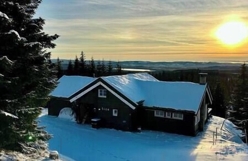 Ringsaker House | Sjusjøen, Luxury cabin with hot tub, ski-in/out