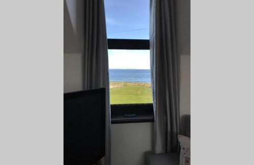 Lossiemouth Apartment | Skerry View - Overlooking the Moray Firth - close to Beaches, Harbour, Shops and Restaurants
