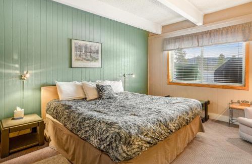 Warrior's Mark Apartment | Ski and Racquet Club Condo