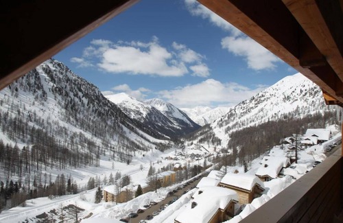 Isola Apartment | Ski at foot with Balcony! #116