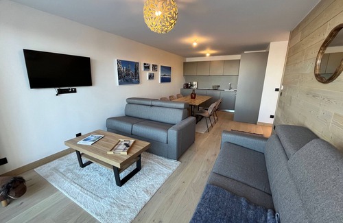 Bergers Condo | Ski aux pieds ! T2 avec accès piscine, TV, parking