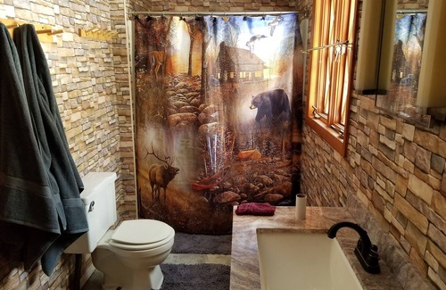 Londonderry Ski Chalet | Ski between Magic Mtn. Bromley, Stratton and Okemo.