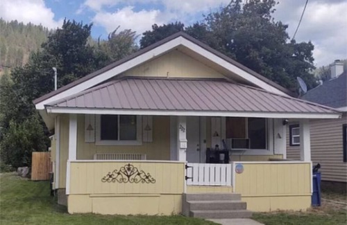 Kellogg House | Ski & bike in comfort & convenience on Kellogg’s sunny side