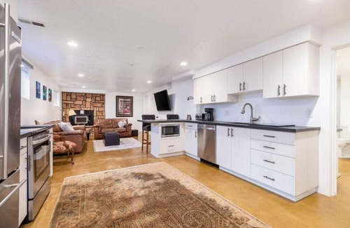 Cottonwood Heights House | Ski Bum Chalet-Close to Resorts!