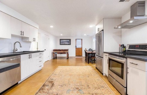 Cottonwood Heights House | Ski Bum Chalet-Close to Resorts!