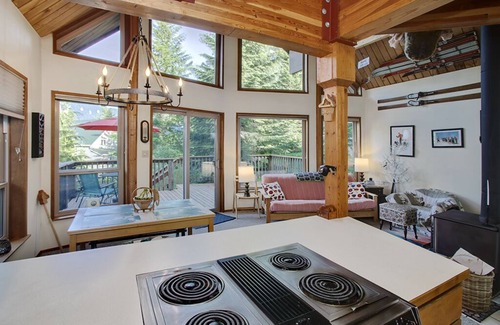 Snoqualmie Pass Ski Chalet | Ski chalet with mountain views.