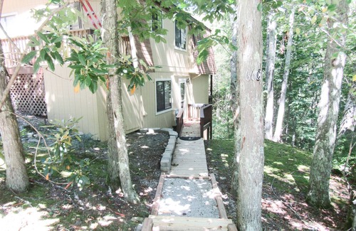 Banner Elk Cottage | Ski Country 66-c 2 Bedroom Condo by RedAwning