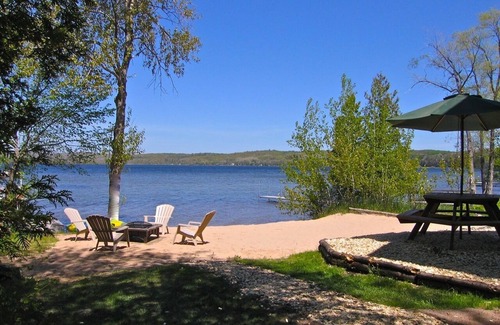 Arcadia House | SKI CRYSTAL MTN! New Wifi! SANDY BEACH! Gameroom!