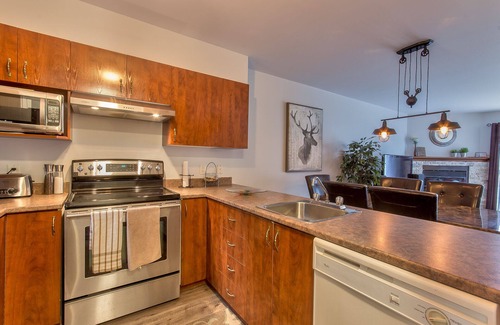 Mont-Tremblant House | Ski/Golf/Ironman/Relaxing chalet directly on La Bete - "Royal Tremblant"