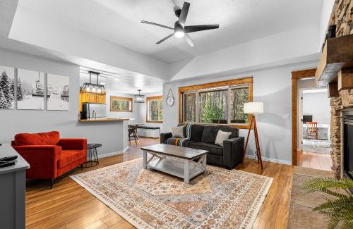 Fir Grove Estates House | Ski Haus- Remodeled- Near Tamarack and Lake Cascade- pet ok