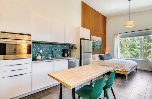 Summit Park Apartment | Ski, Hike & Bike: Modern Park City Studio