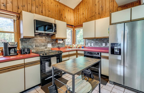 Valley Creek Run House | Ski, Hike & Fish: Mtn-View Maggie Valley Retreat