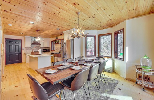 Pocono Summit Cabin | Ski, Hike & More: Spacious Log Cabin in Long Pond