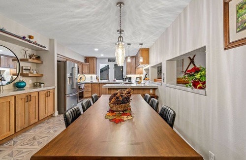 Cottonwood Heights House | Ski, Hike, Relax ~ Hot Tub + Foosball Table Walk to Restaurants & coffee shop
