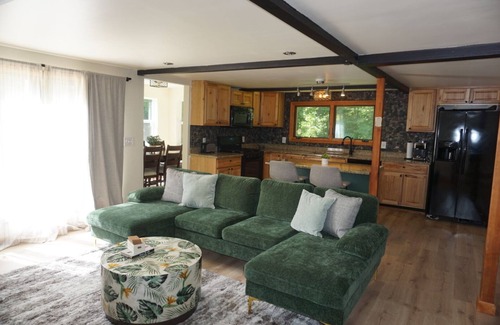 Stockbridge Cottage | Ski-Hike-Relax! Remodeled cottage with White River access in the Green Mountains