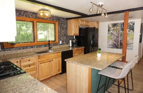 Stockbridge Cottage | Ski-Hike-Relax! Remodeled cottage with White River access in the Green Mountains