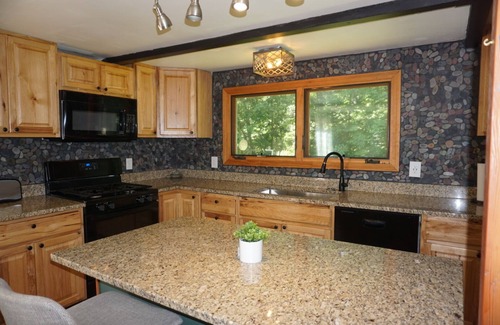 Stockbridge Cottage | Ski-Hike-Relax! Remodeled cottage with White River access in the Green Mountains