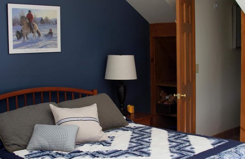 Stowe Hollow House | Ski Hills are only minutes away