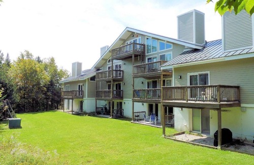 Bromley Mountain Condo | Ski home to this Bennington House condo