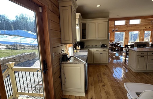 Vernon Ski Chalet | Ski House - ON THE SLOPE w/hot tub