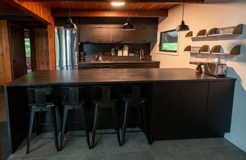 Vernon Ski Chalet | Ski house/ ON THE SLOPE/ Private hot tub & Fire pit