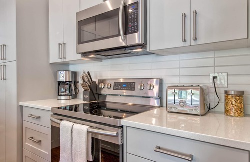 Fairways House | “Ski in” 3 Bedroom with private hot tub and mountain views