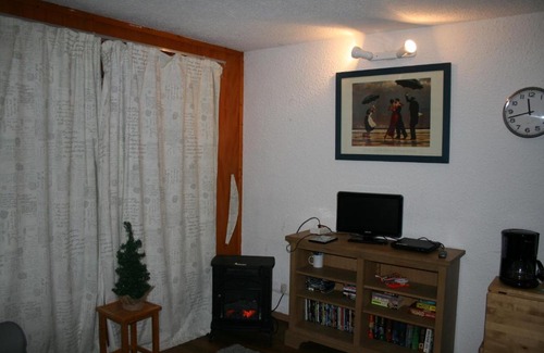 Meribel-Mottaret Apartment | Ski in and Out 2-Bed Apartment in Meribel