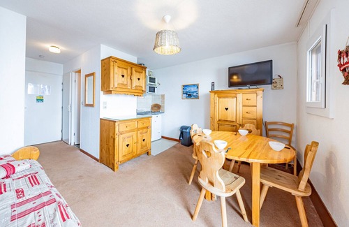 Saint-Francois-Longchamp Apartment | Ski-In/Ski-Out Studio in Saint Francois Longchamp - Sleeps 4 with Balcony and Mountain Views