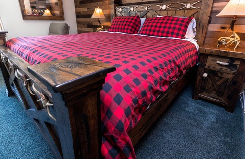 Kirkwood Hotel | SKI IN/ Kirkwood Towers-King bed w/Mountain View @ Village
